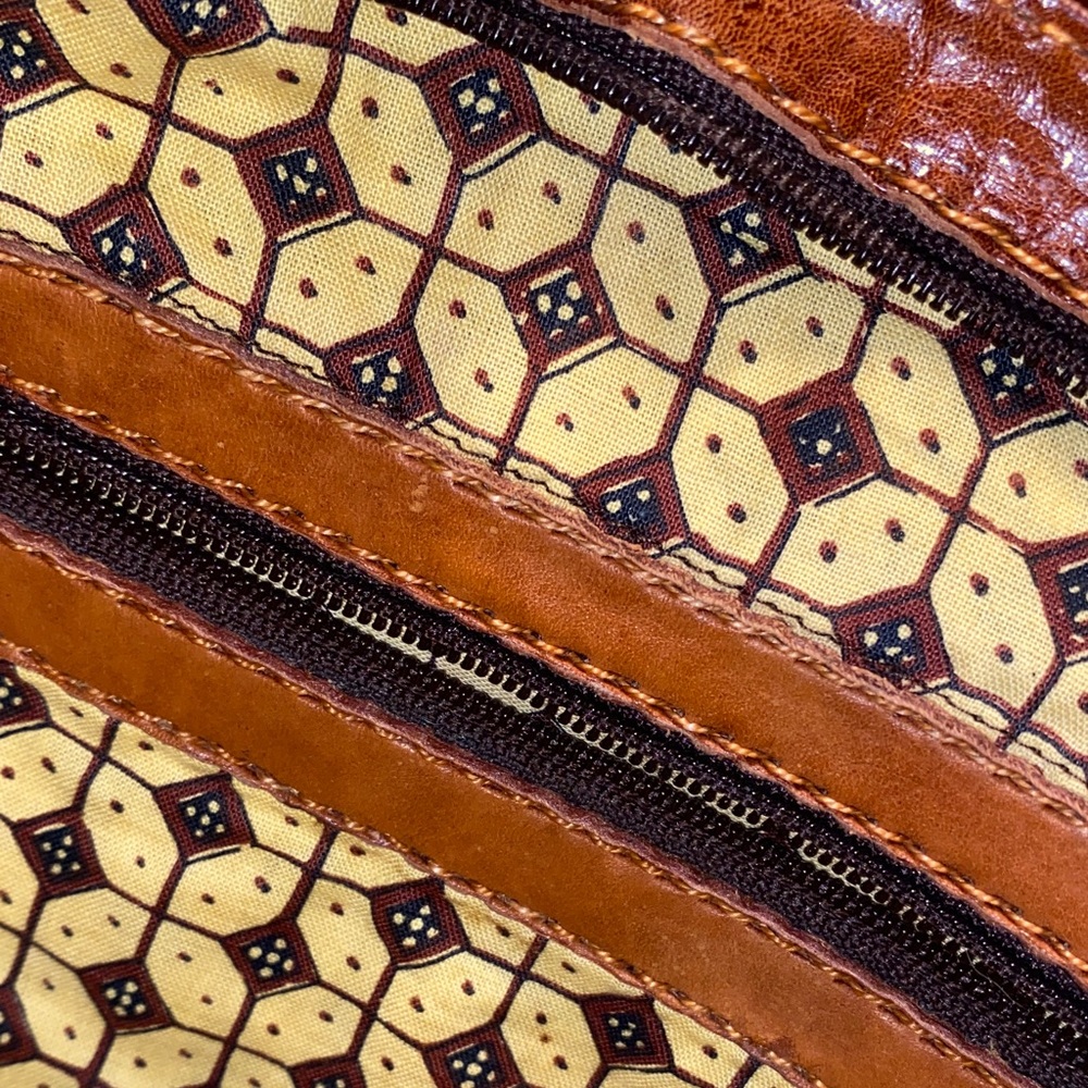 Elegant Brown Woven basket style Leather Shoulder Bag - Picture 11 of 15